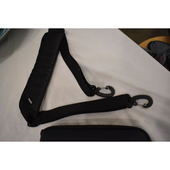 Thulke Gauntlet MacBook Pro Attache Case Black - Picture 7 of 10